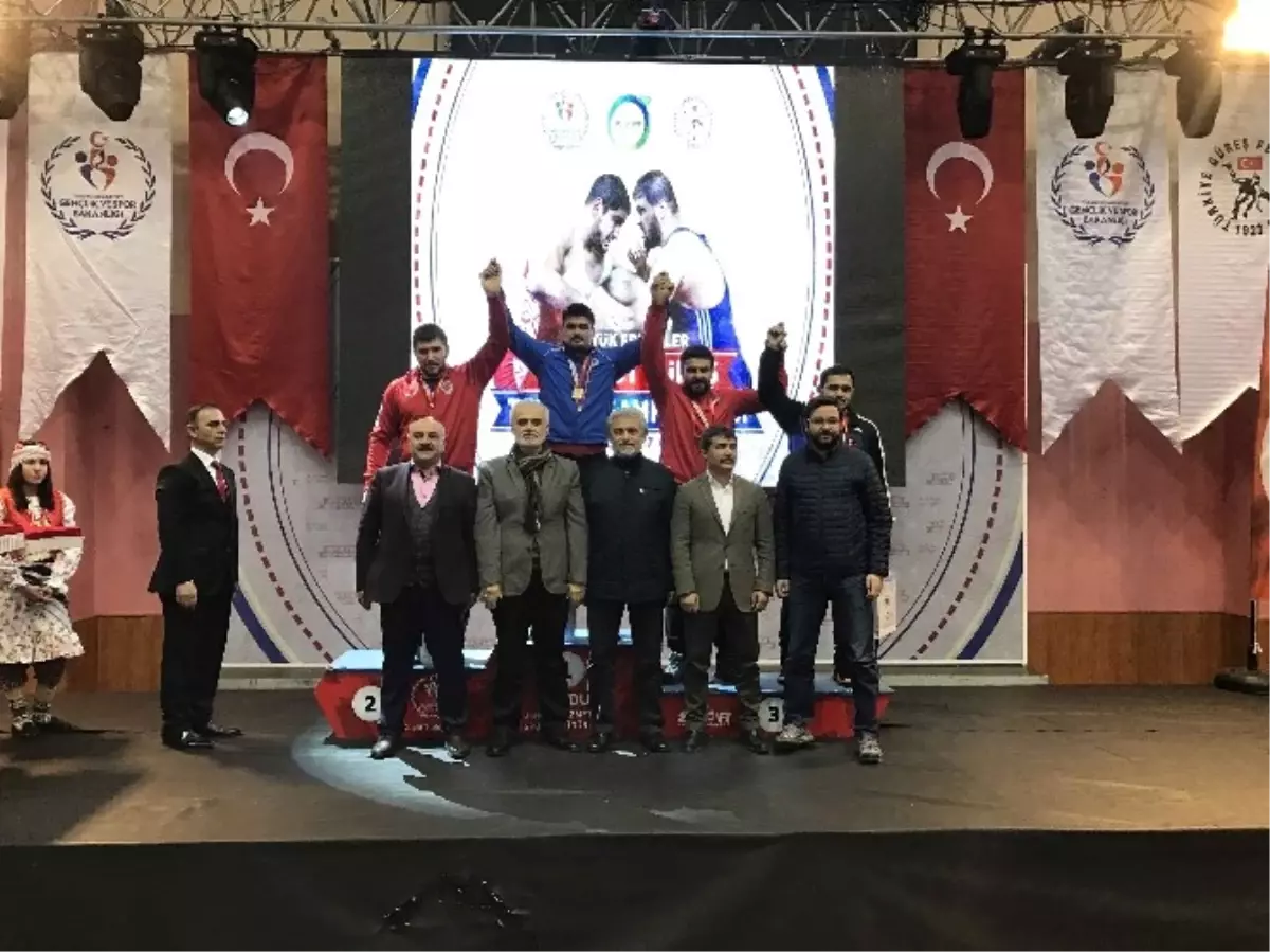 Kağıtsporlu Güreşçi Faruk Akkoyun Türkiye Şampiyonu Oldu