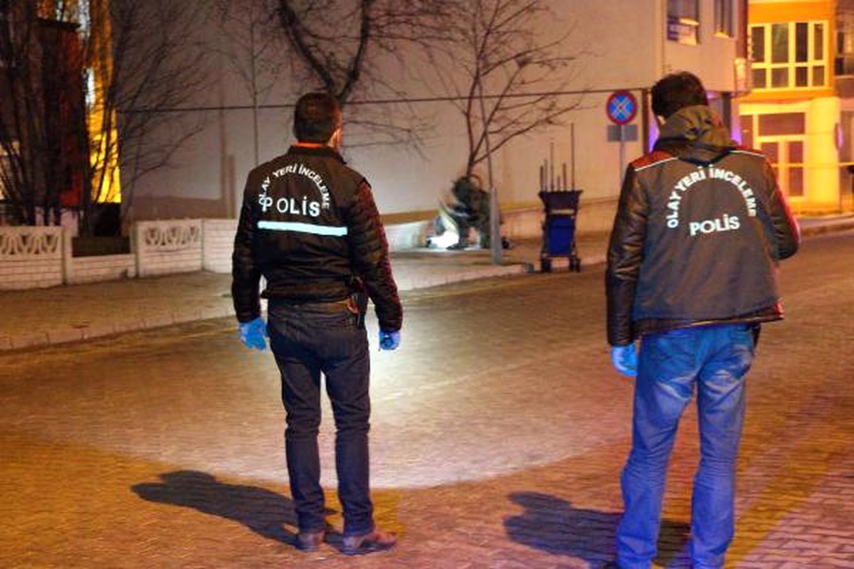 Kaldırımdaki Şüpheli Bavuldan Çöp Çıktı