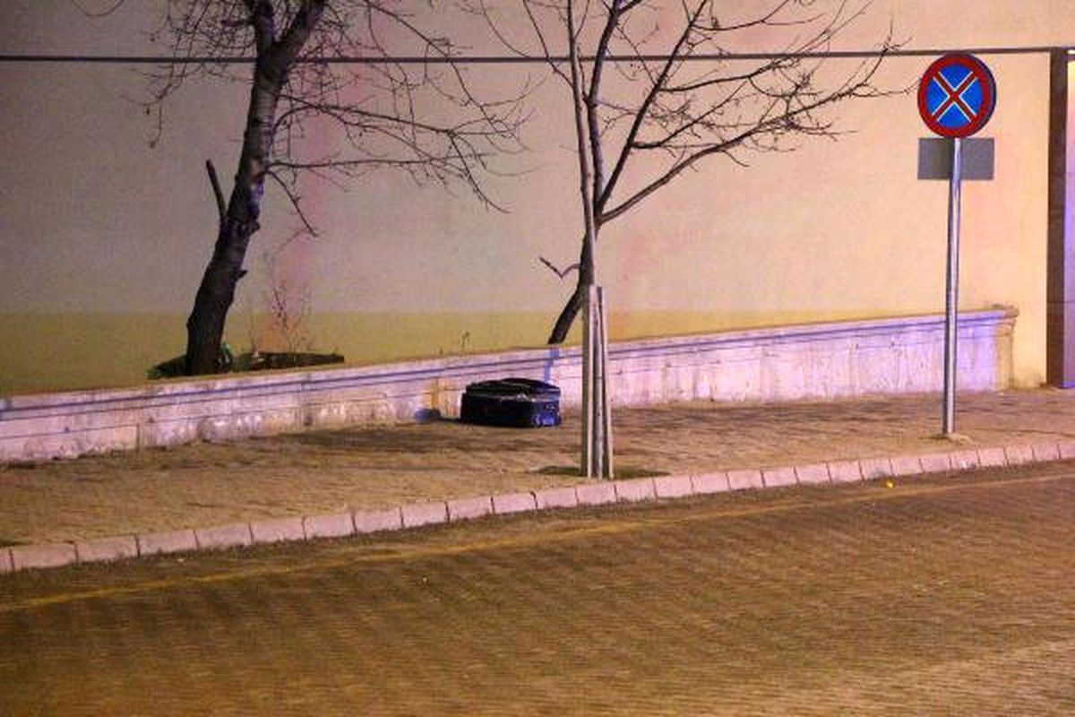 Kaldırımdaki Şüpheli Bavuldan Çöp Çıktı