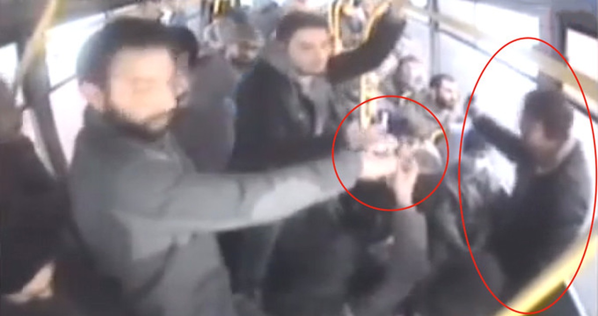Ağlayınca Yolcular Para Toplayıp Verdi, Her Şey Sonradan Anlaşıldı