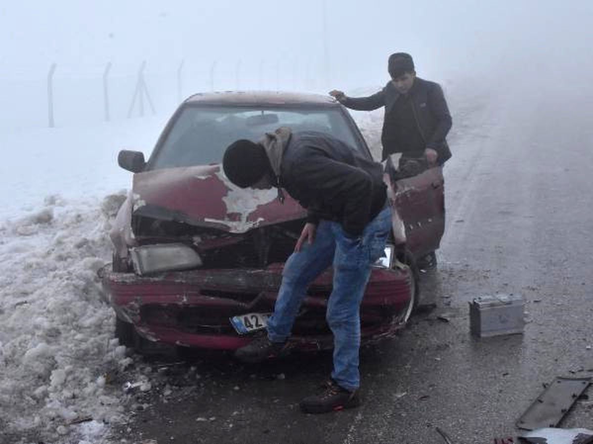Konya\'da Buz ve Siste 100\'ün Üzerinde Araç Kaza Yaptı