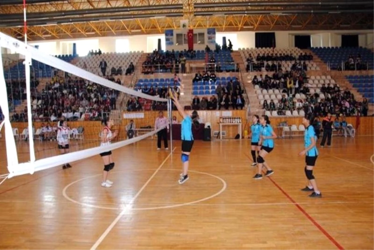 Kumluca\'da Okullararası Hentbol Müsabakaları Sona Erdi