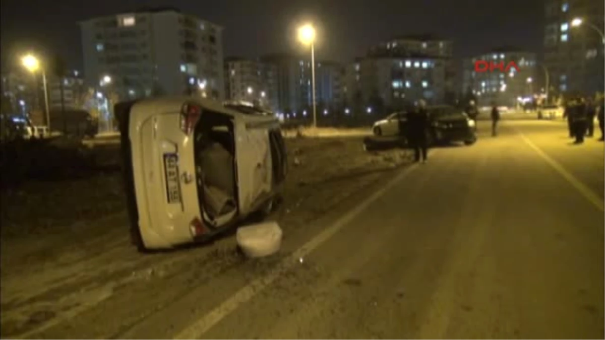 Malatya\'da Otomobiller Çarpıştı: 3 Yaralı