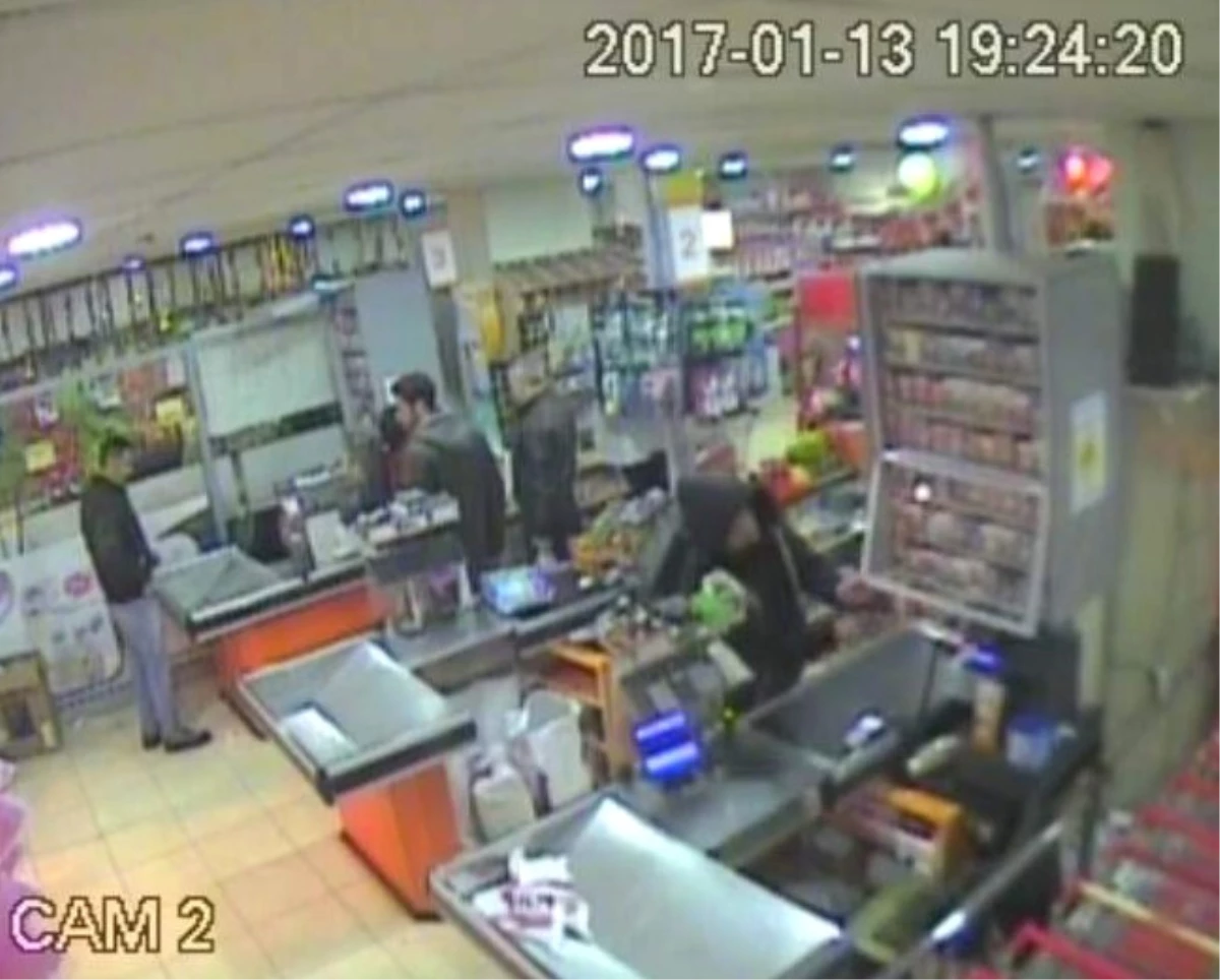 Marketten Sigara Hırsızlığı Güvenlik Kamerasında