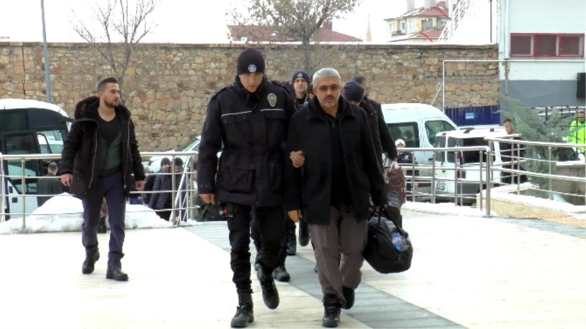 Nevşehir\'de Bylock Kullandığı Tespit Edilen 20 Polis Tutuklandı
