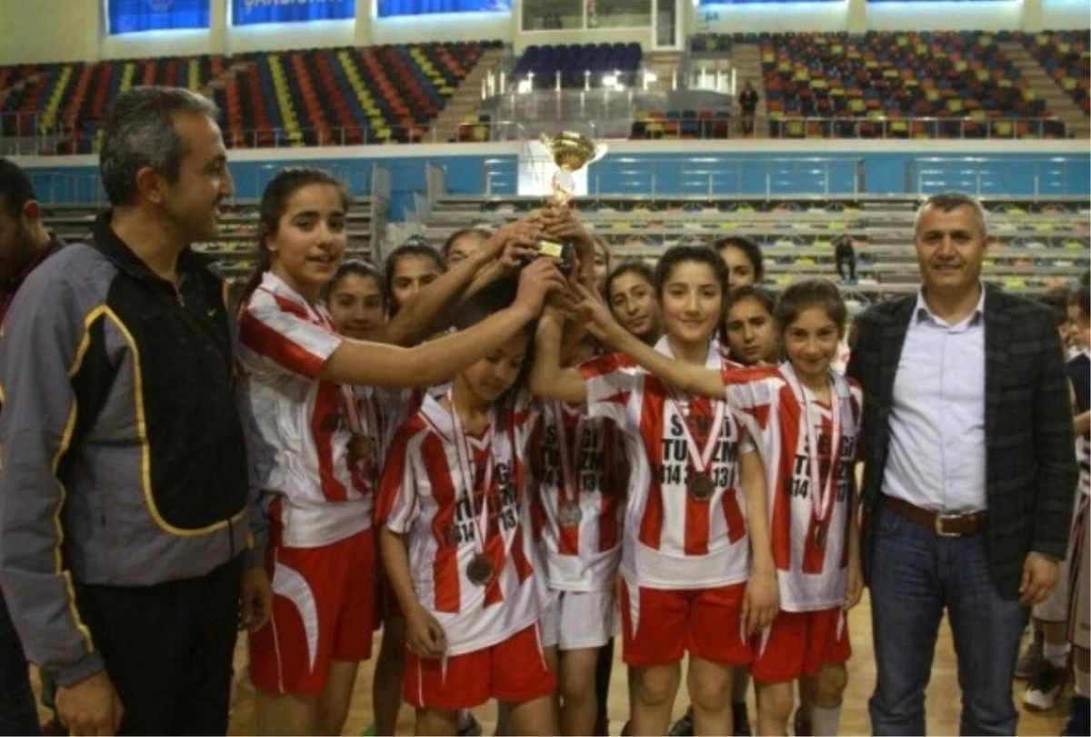 Şanlıurfa\'daki Okul Sporları Basketbolla Devam Etti
