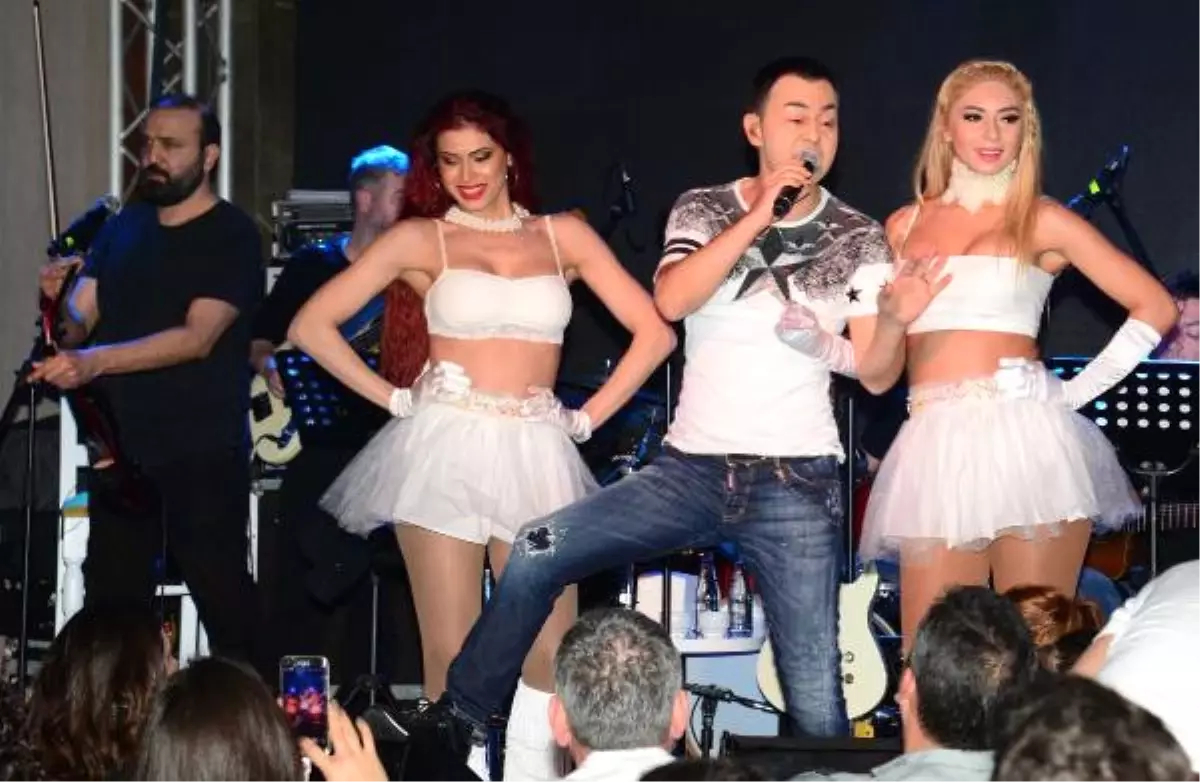 Serdar Ortaç: Gencecik Karısı Olan \'Trump Baba\' Bile Sevmiş Evlenmiş