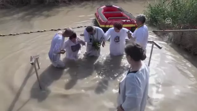 Seria Nehrinde Ortodoks Hristiyanlarin Vaftizi Son Dakika