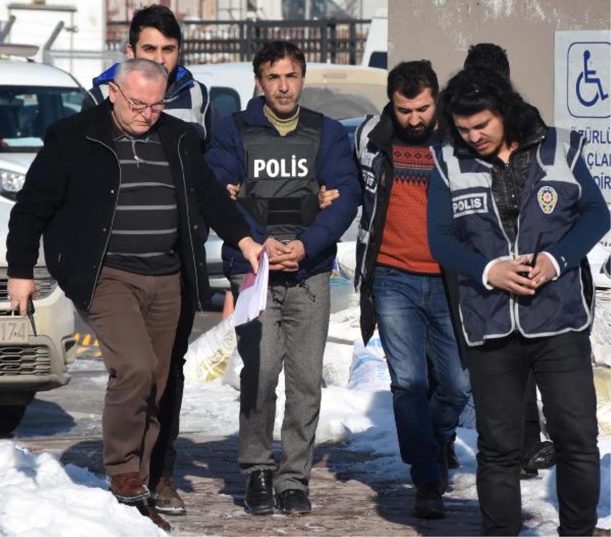 Sivas\'taki Kadın Cinayetinin Şüphelisi Adliyeye Sevk Edildi