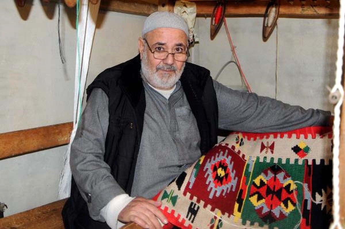 Suriyeli Kilimci, 4 Asırlık Aile Mesleğini Türkiye\'de Sürdürüyor