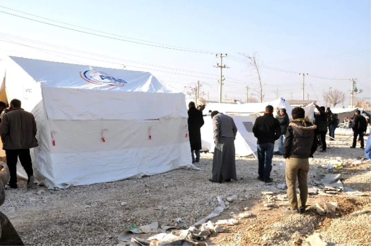 Suriyeli Mültecilerin Yeni Çadır Sevinci