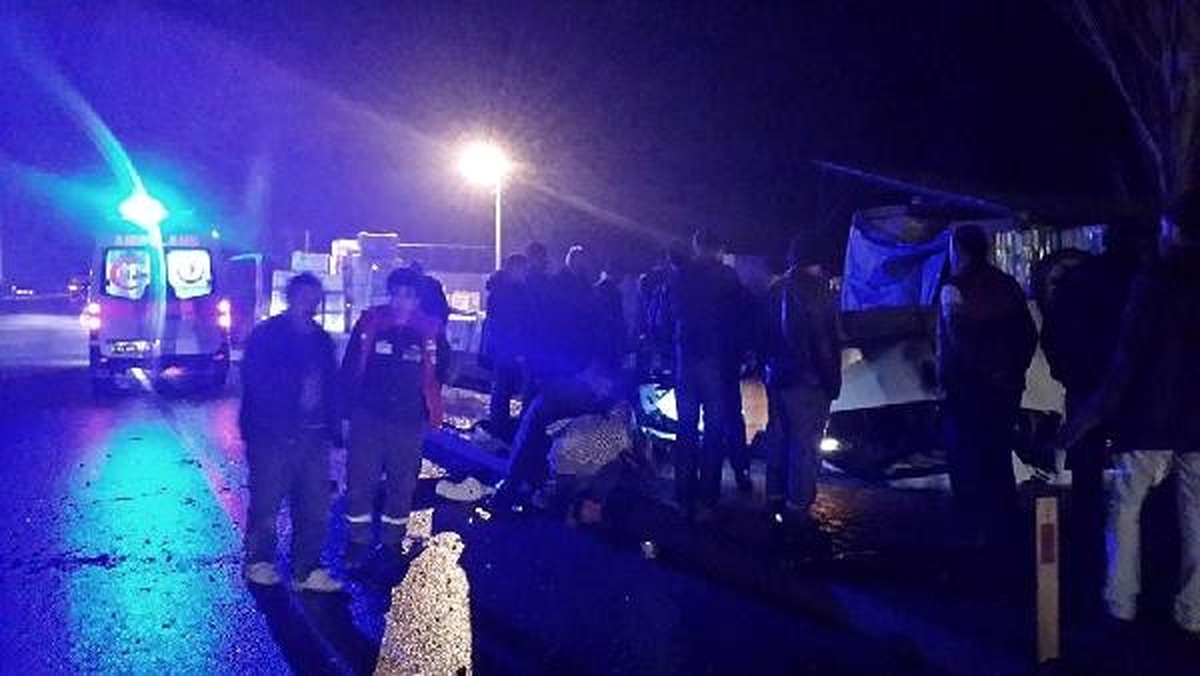 Sürücüsünün Yayaya Çarpmamak İçin Direksiyon Kırdığı Otomobil Takla Attı