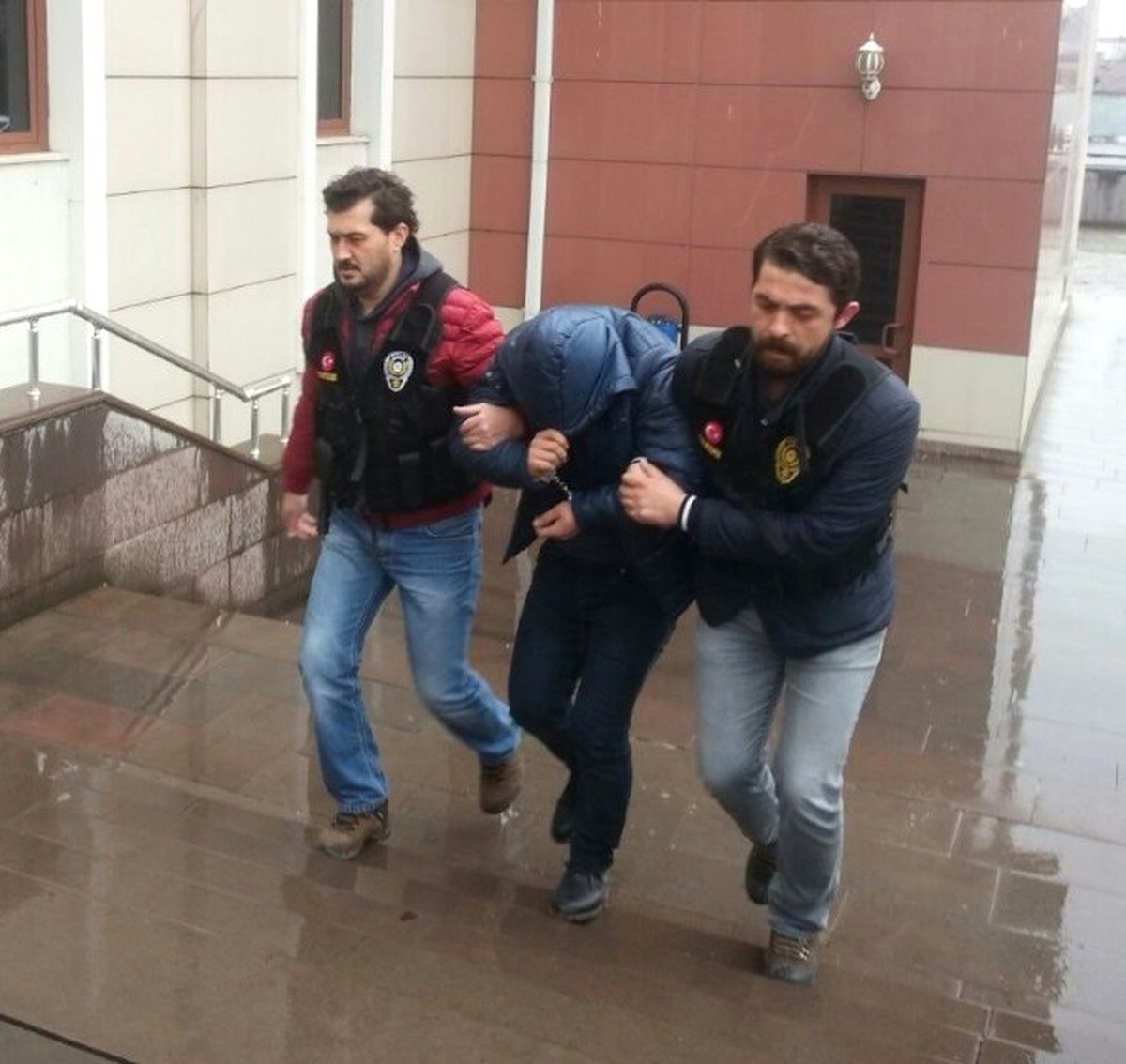 Uyuşturucudan Aranıyordu Uyuşturucu ile Yakalandı