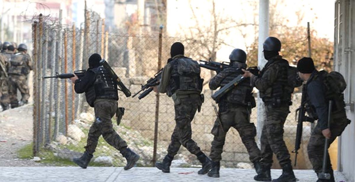 Van\'da 2 Terörist Ölü Ele Geçirildi