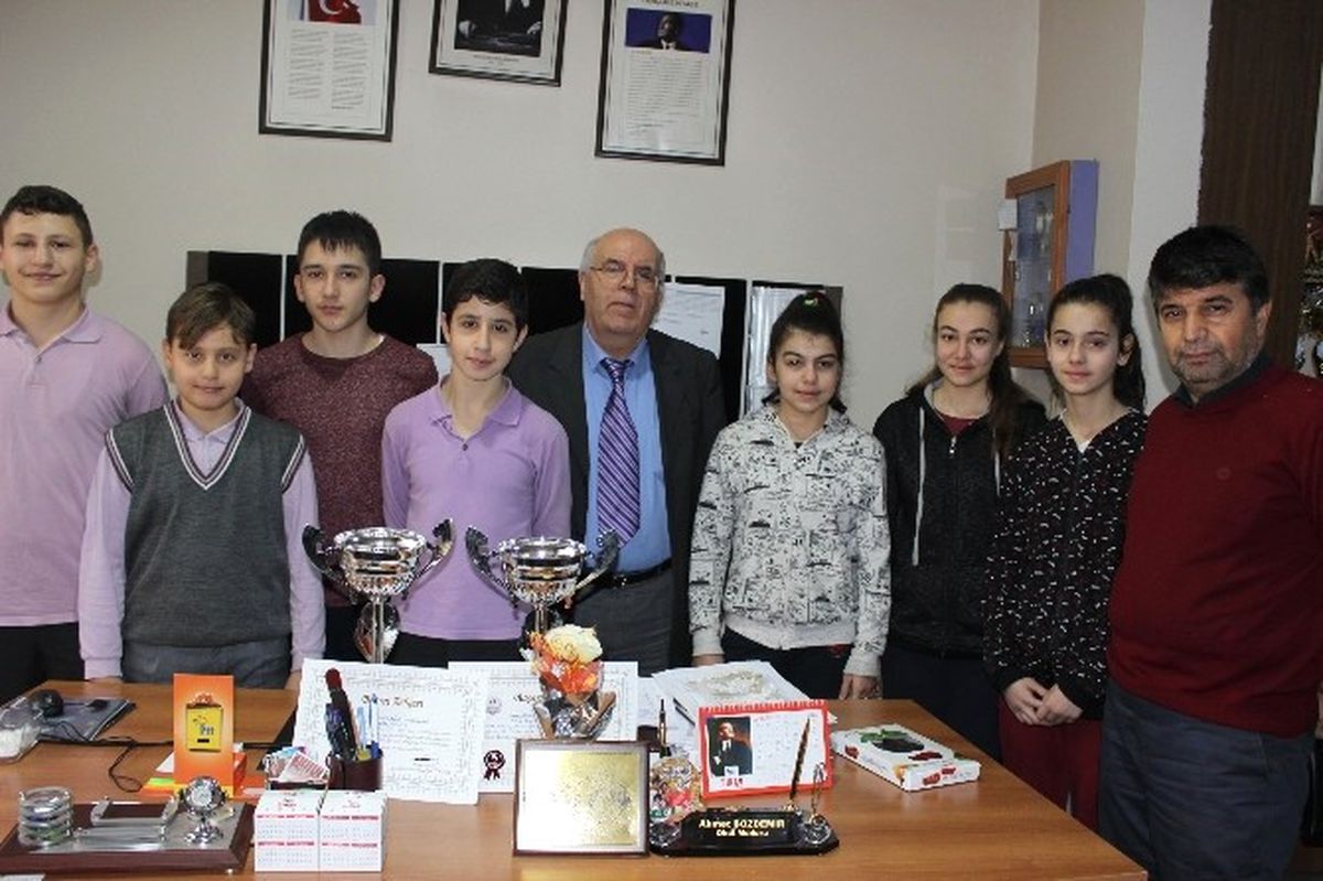 Yayla Ortaokulu Öğrencileri Çorum\'dan İki Kupayla Döndü