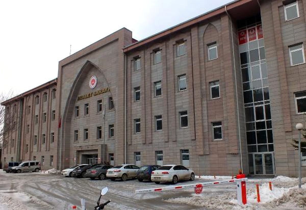 Yozgat\'ta Fetö Şüphelisi 16 Kişi Adliyede