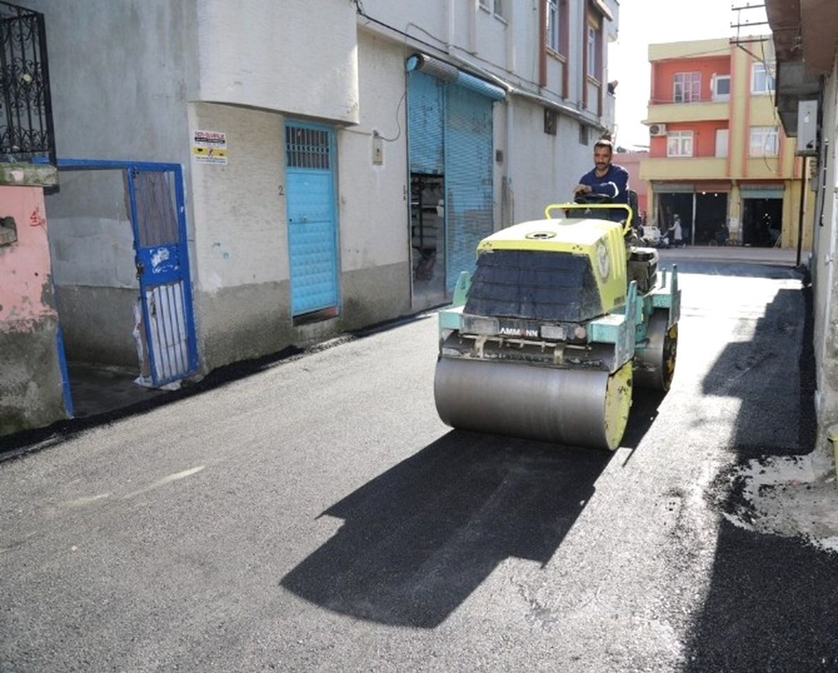 Yüreğir\'de Asfalt Kaplama ve Yama Çalışmaları Tam Gaz