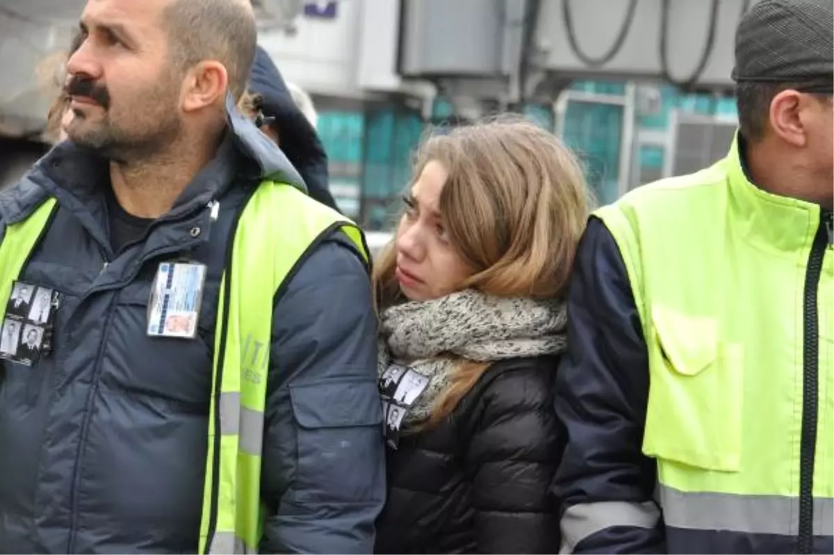 Düşen Uçağın Türk Pilotlarına Atatürk Havalimanı\'nda Acı Karşılama