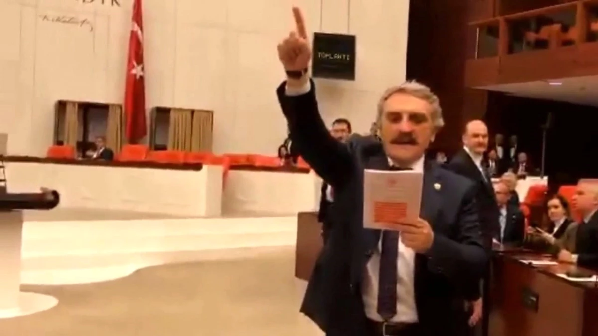 AK Partili Vekil, Protestoda Bulunan HDP\'lilere Şehitlerle Yanıt Verdi