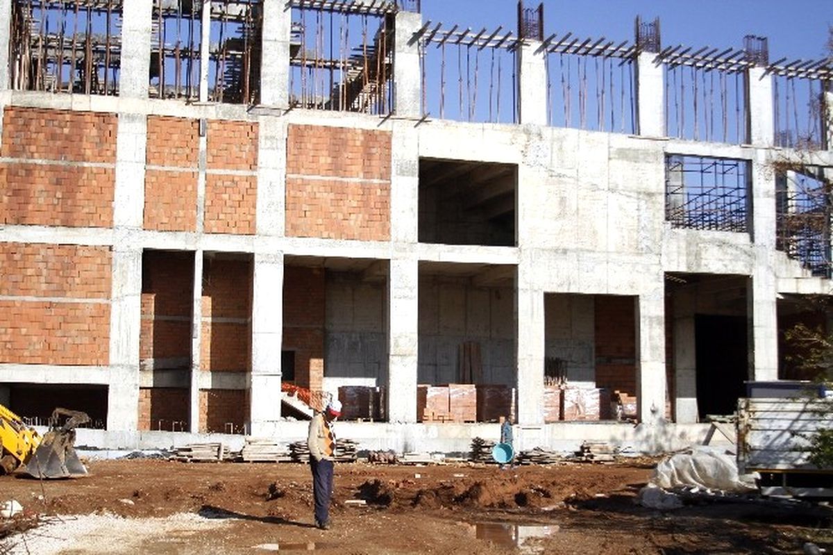 Antalya\'da Çöken İnşaatta Çalışmalara Ara Verildi
