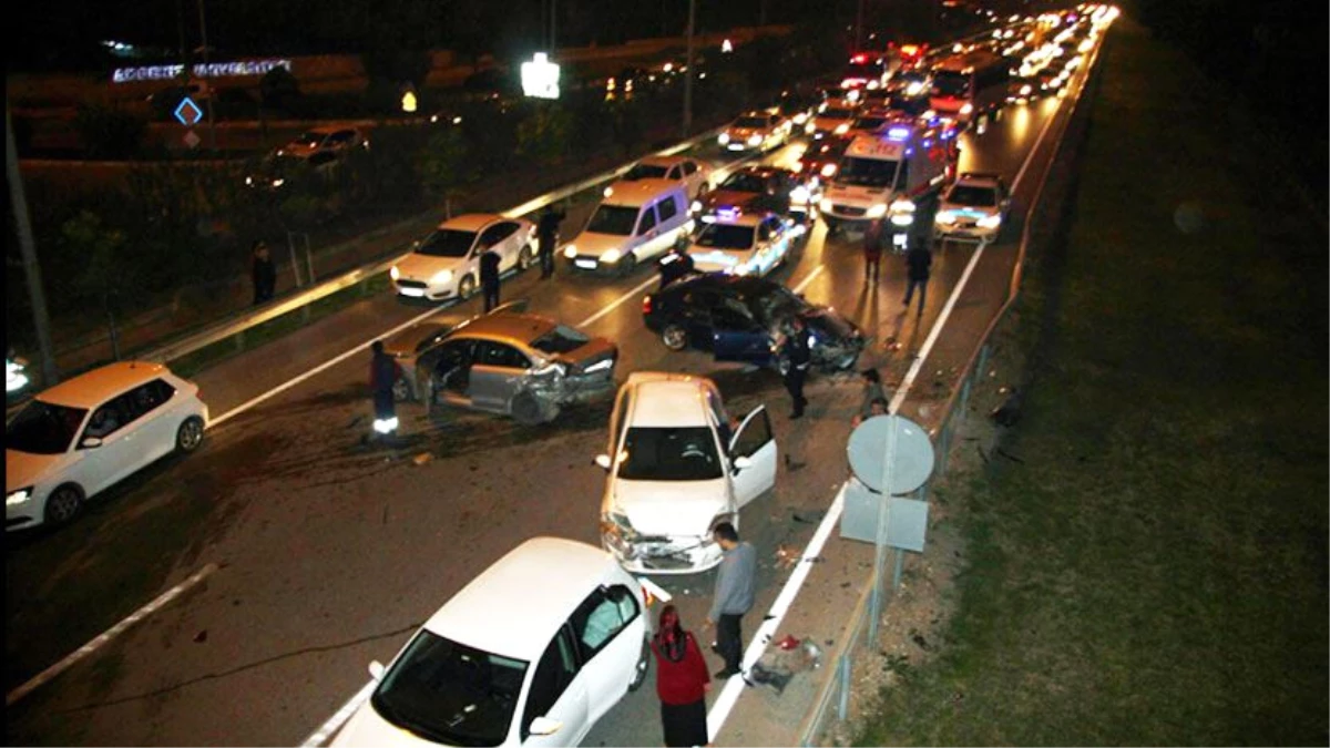 Antalya\'da Zincirleme Trafik Kazası: 9 Yaralı
