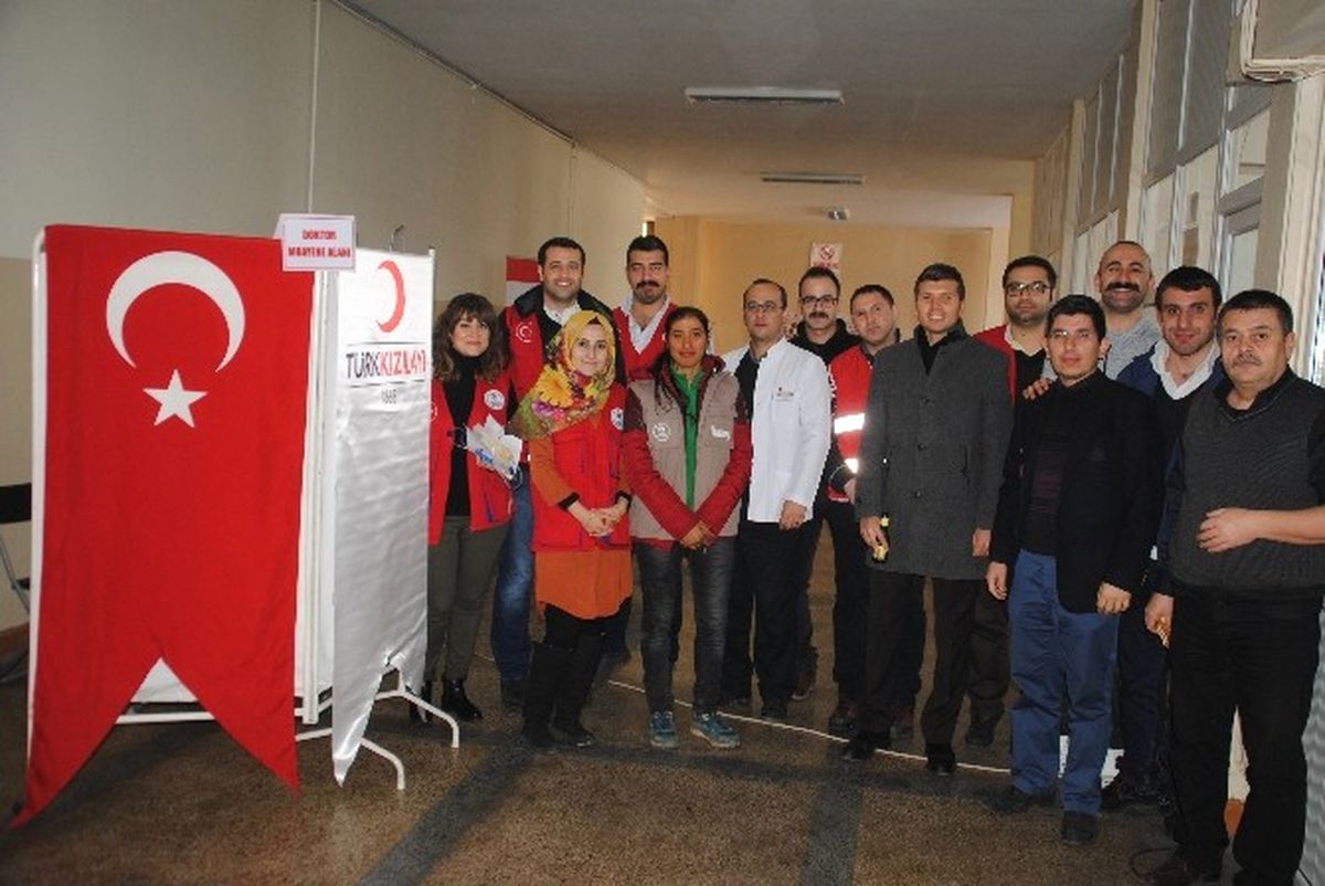 Aydınlı Gençlerden Kızılay\'ın Azalan Kan Stoklarına Destek