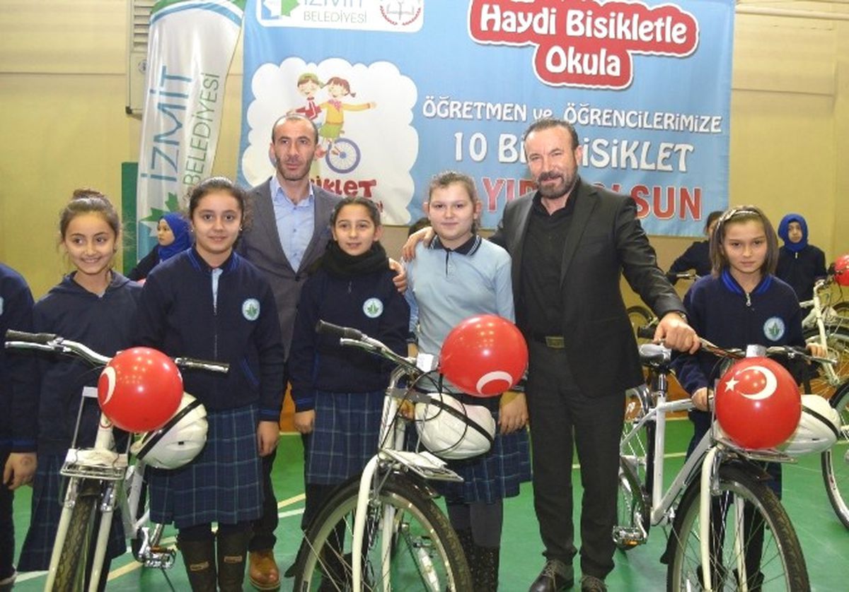 Başkan Doğan\'dan Öğrencilere Karne Hediyesi