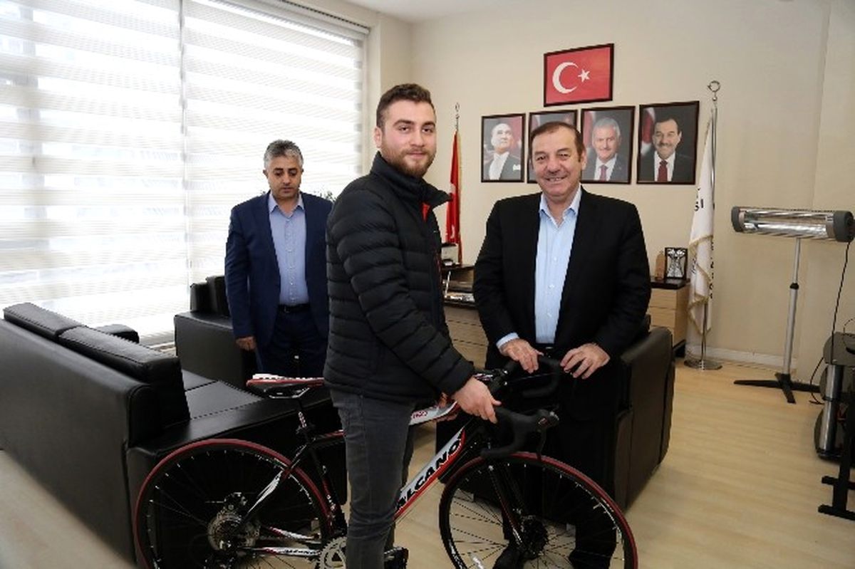 Başkan Kadıoğlu Üniversiteli Gencin Hayalini Gerçekleştirdi