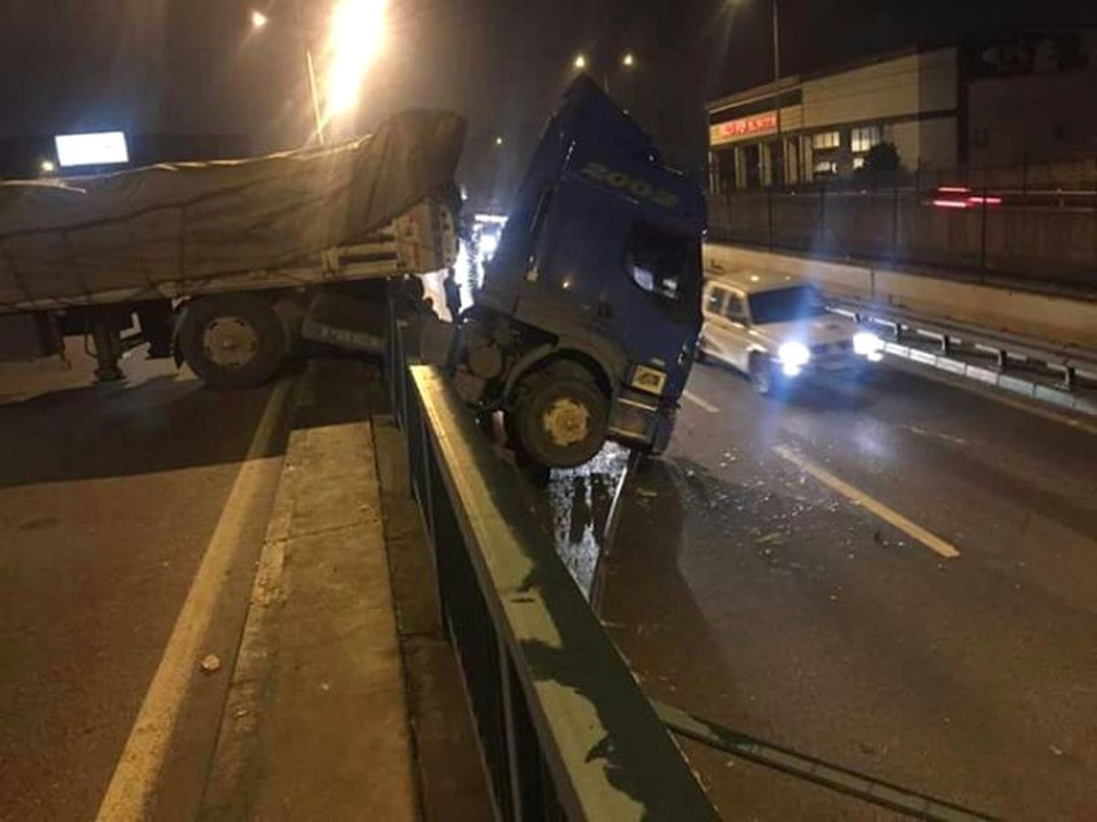 Bursa\'da Sürücüsüz Tır Korku Dolu Dakikalar Yaşattı