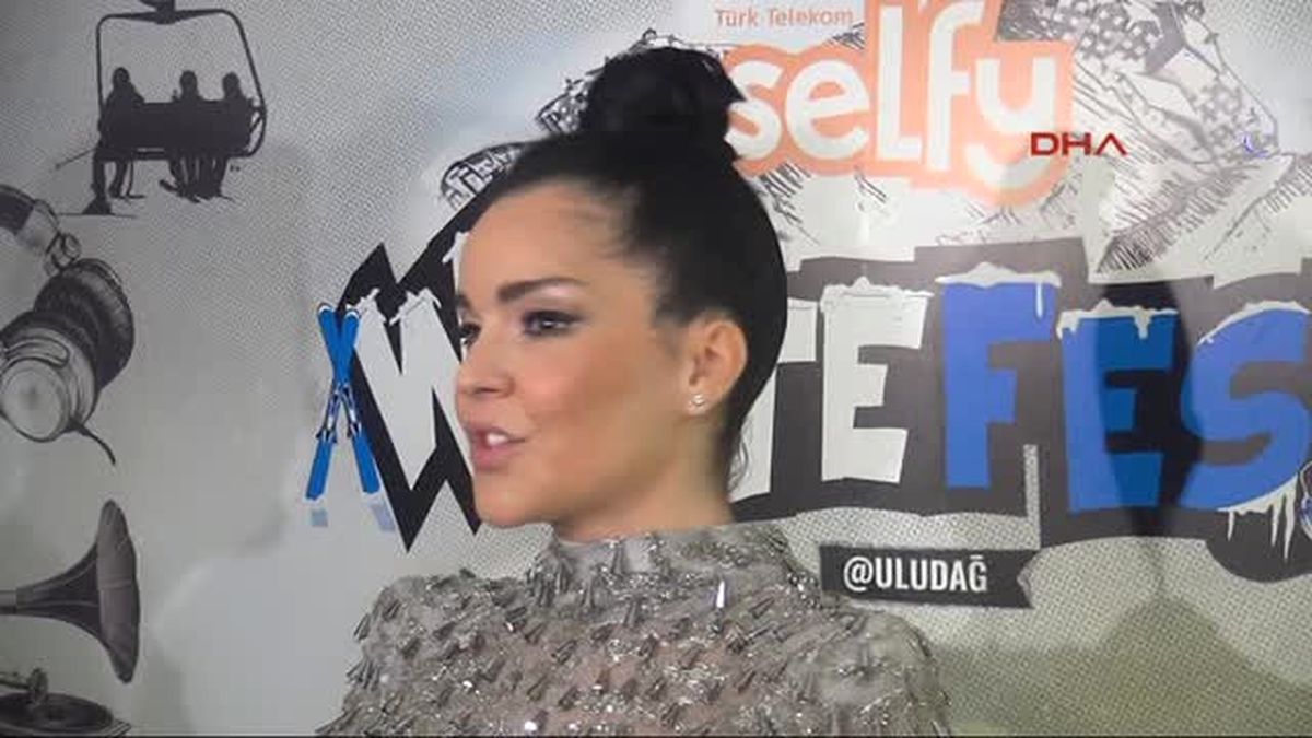 Bursa Uludağ\'da Hadise\'nin Yerine Bengü Sahneye Çıktı