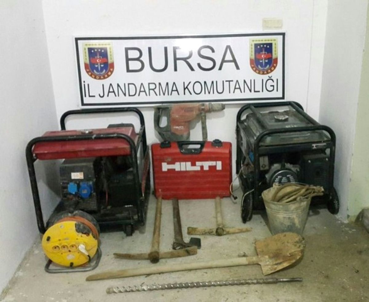 Define Ararken Yakalandılar