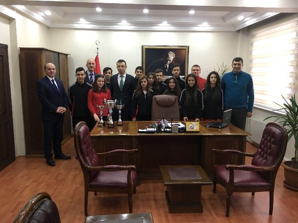 Devrek Hamidiye Anadolu Lisesi Kros Karşılaşmalarında Birinci Oldu