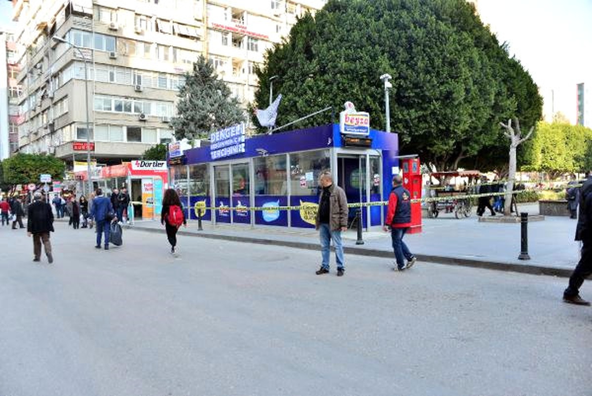 Duraktaki Poşet Bomba Korkusu Yaşattı