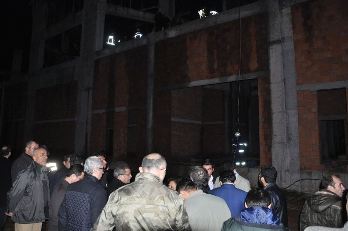 Güncelleme - Akdeniz Üniversitesi Yerleşkesinde İnşaat İskelesi Çöktü