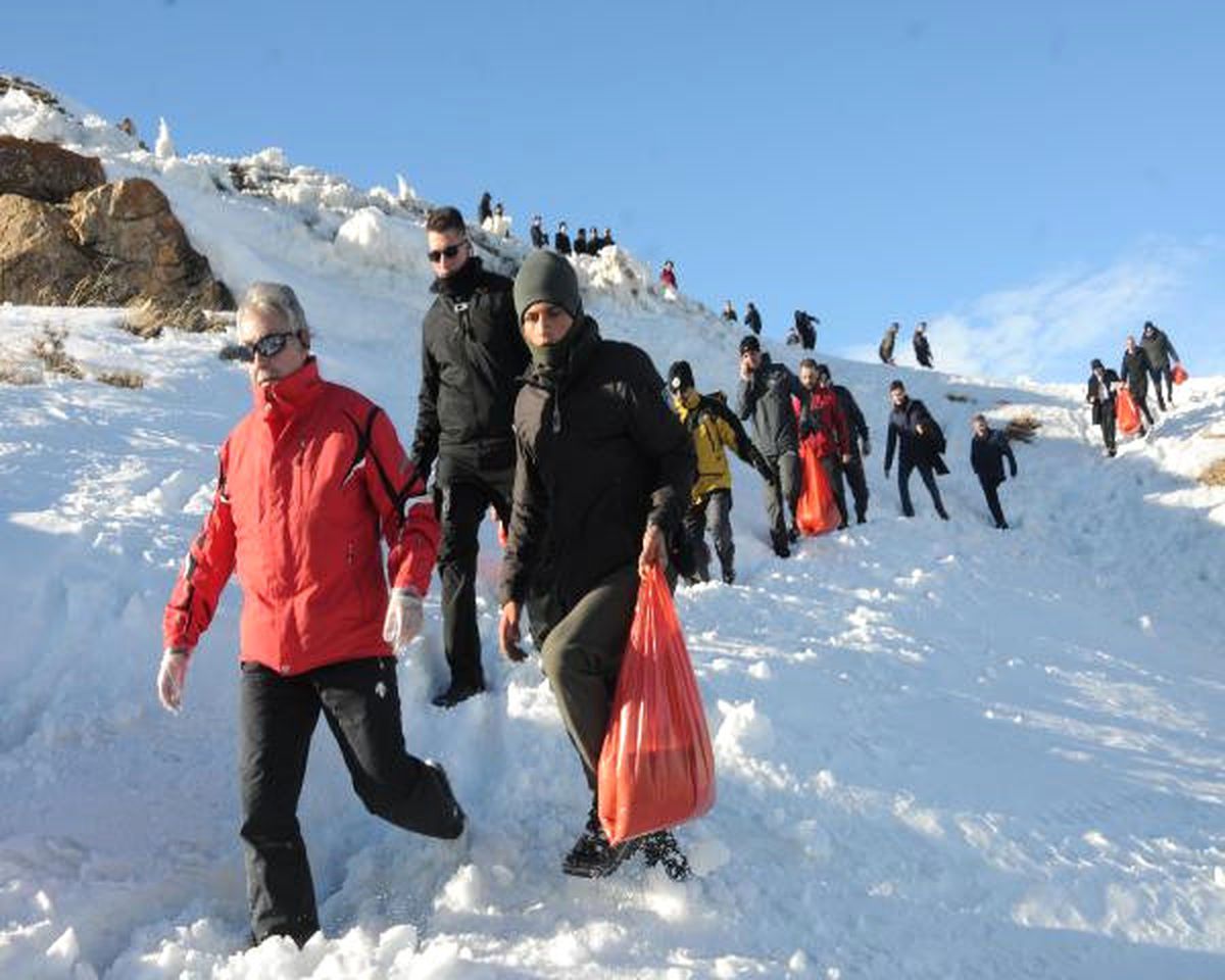 Hakkari Protokolü, 2 Bin 800 Metrede Dogaya Yem Bıraktı