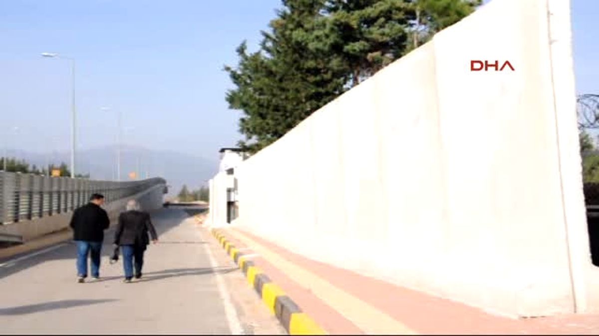 Islahiye\'de Jandarmanın Çevresi Beton Bloklarla Kapatıldı