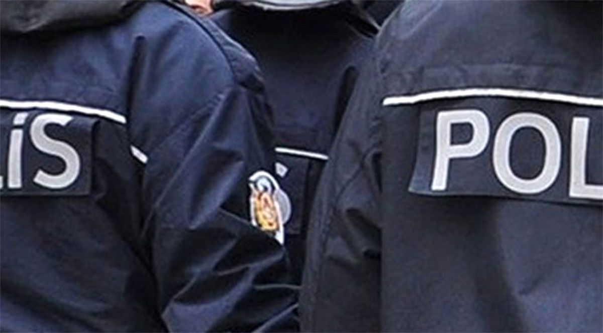 İstanbul\'da Polis Üniformasıyla Eylem Hazırlığındaki 2 Kişi Yakalandı