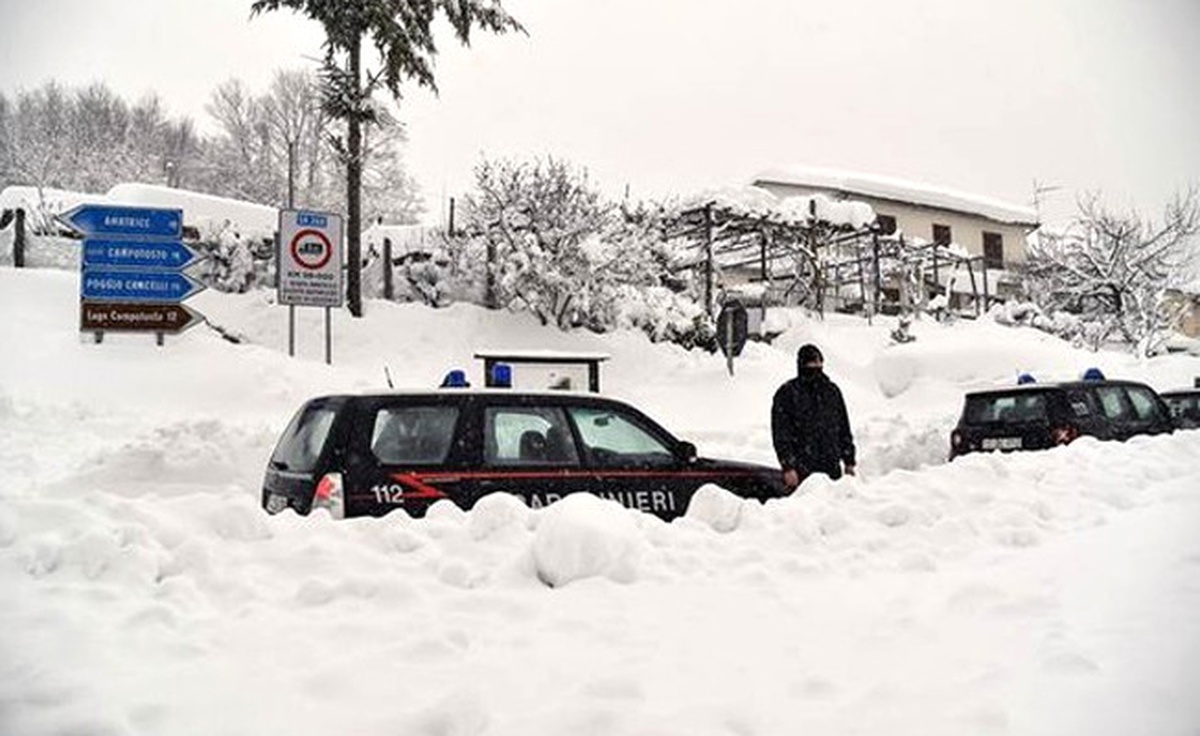 İtalya\'daki Deprem ve Çığ Felaketi