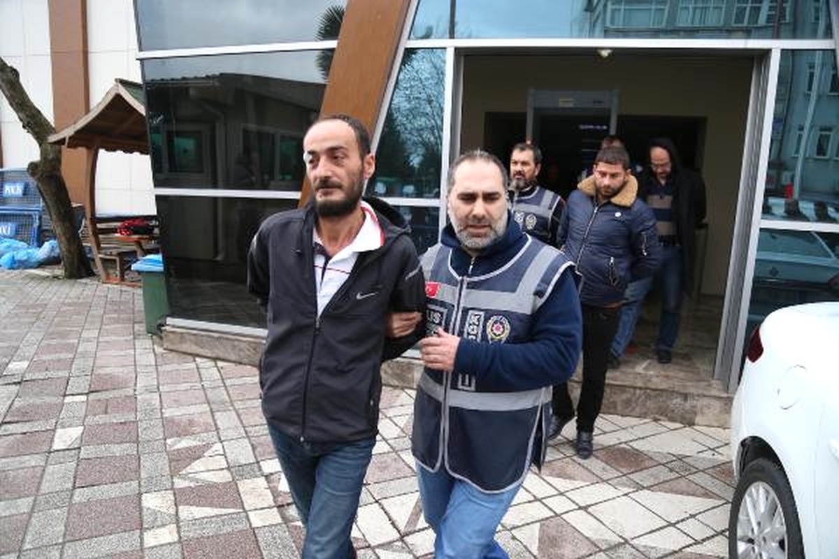 İzmit\'te Huzur Operasyonunda 5 Kişi Yakalandı (2)