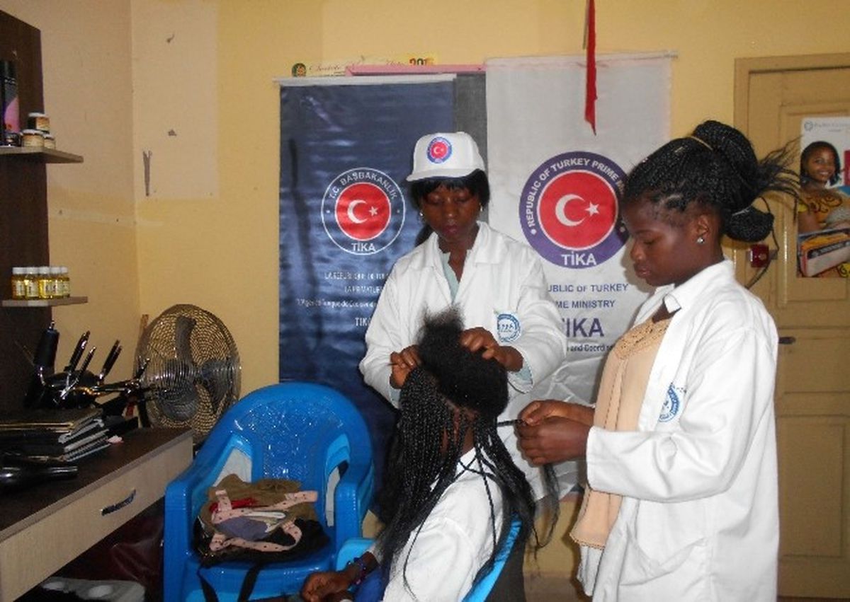 Kamerun\'da Şiddet Mağduru Kadınlara Destek