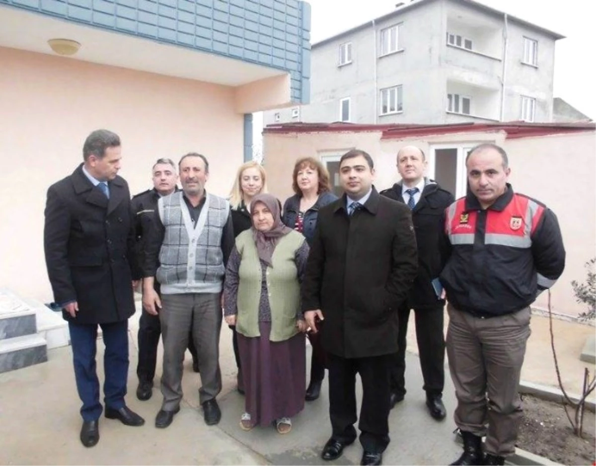 Kaymakam Kızıltoprak Şehit Ailelerine Ziyaretlerini Sürdürüyor