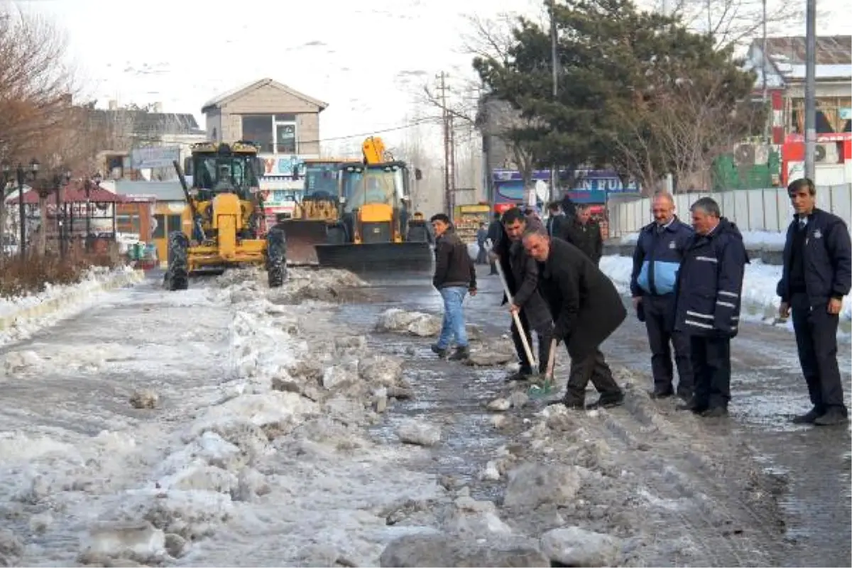 Kayyum, Muradiye Belediyesi\'nde Çalışmalara Başladı