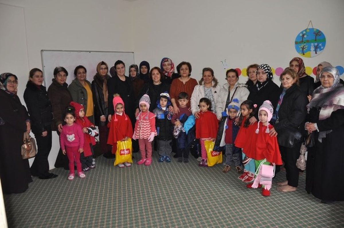 Kur\'an Kursu Öğrencilerine Hediye