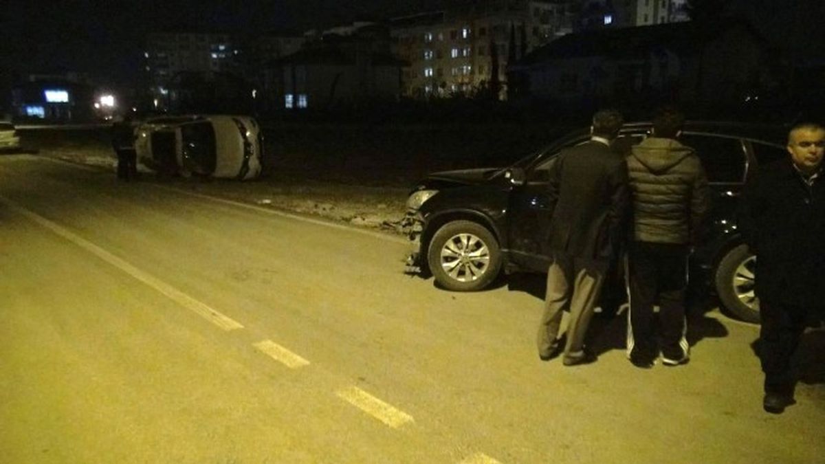 Malatya\'da İki Araç Kafa Kafaya Çarpıştı: 3 Yaralı