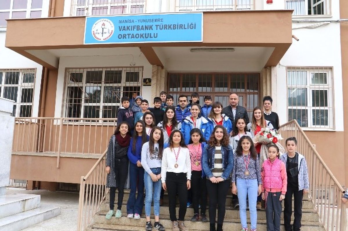 Manisa Büyükşehir\'in Sultanlarından Futsal Birincilerine Tebrik