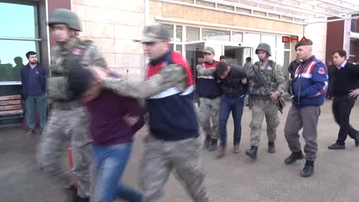 Şanlıurfa - Otomobilin Bağajından Cephanelik Çıktı