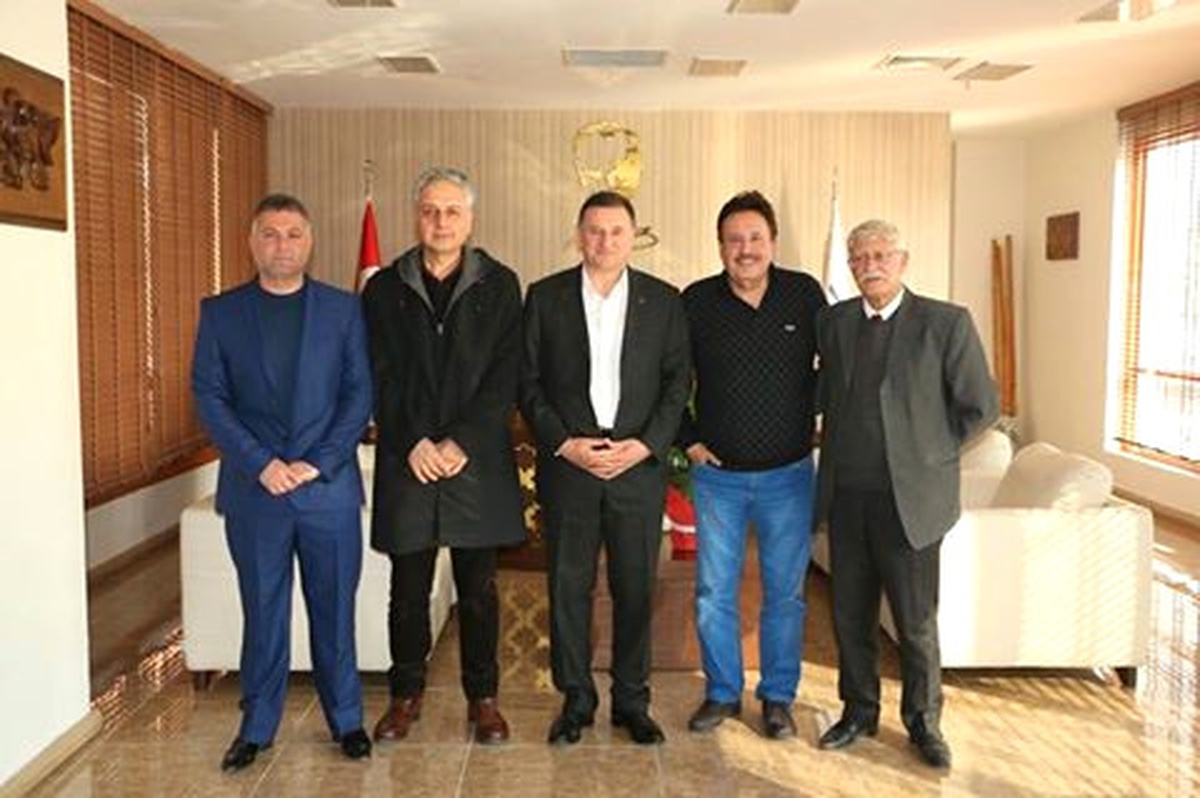 Sevilen Sanatçı Gökhan Güney, Başkan Savaş\'ı Ziyaret Etti