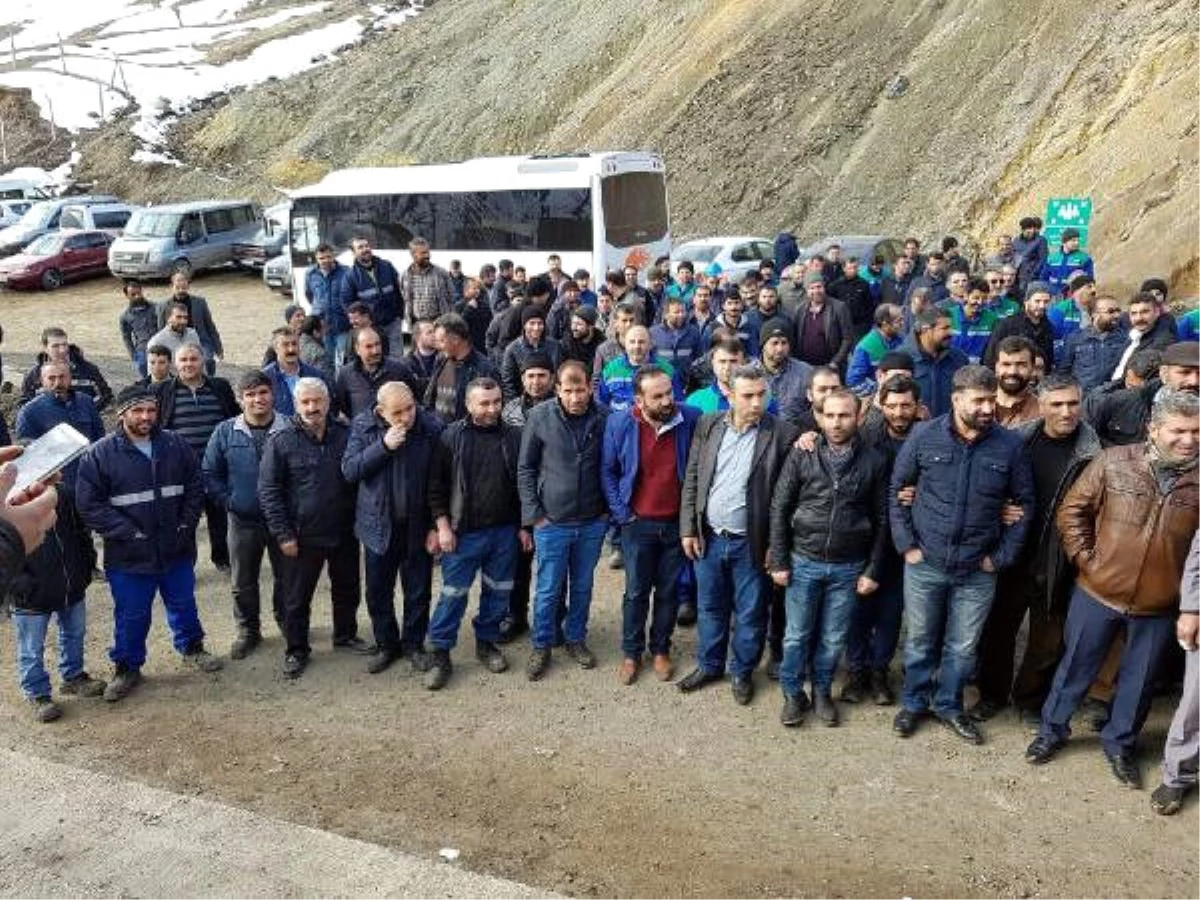 Şirvan\'da İşten Çıkarılan Maden İşçilerinden Oturma Eylemi