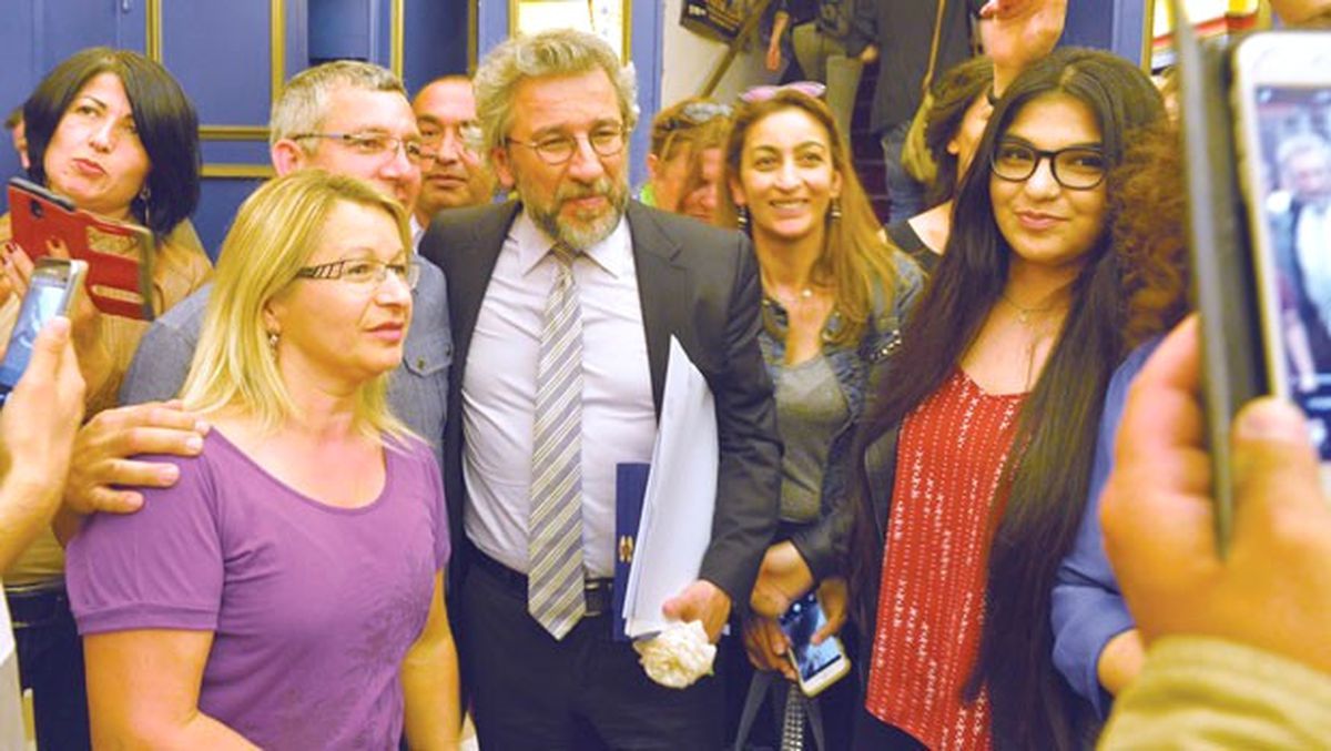 Strazburg Basın Kulübü Can Dündar\'a Ödül Verdi