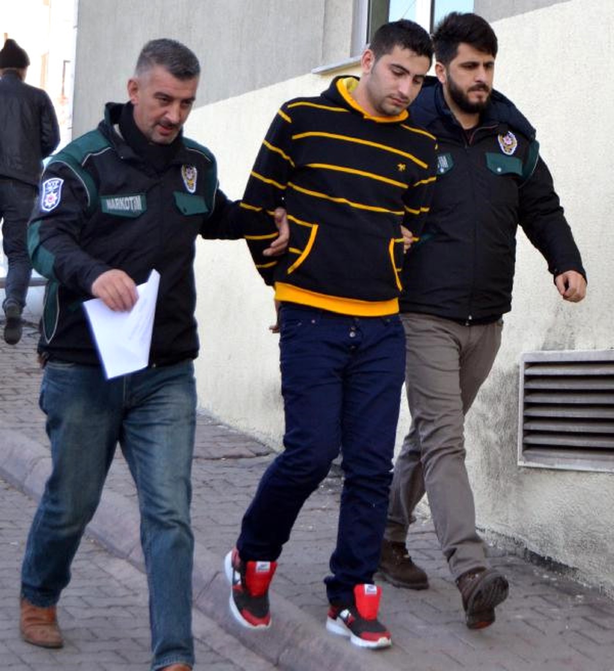 Uyuşturucu Hapla Yakalanan 2 Kişi Tutuklandı